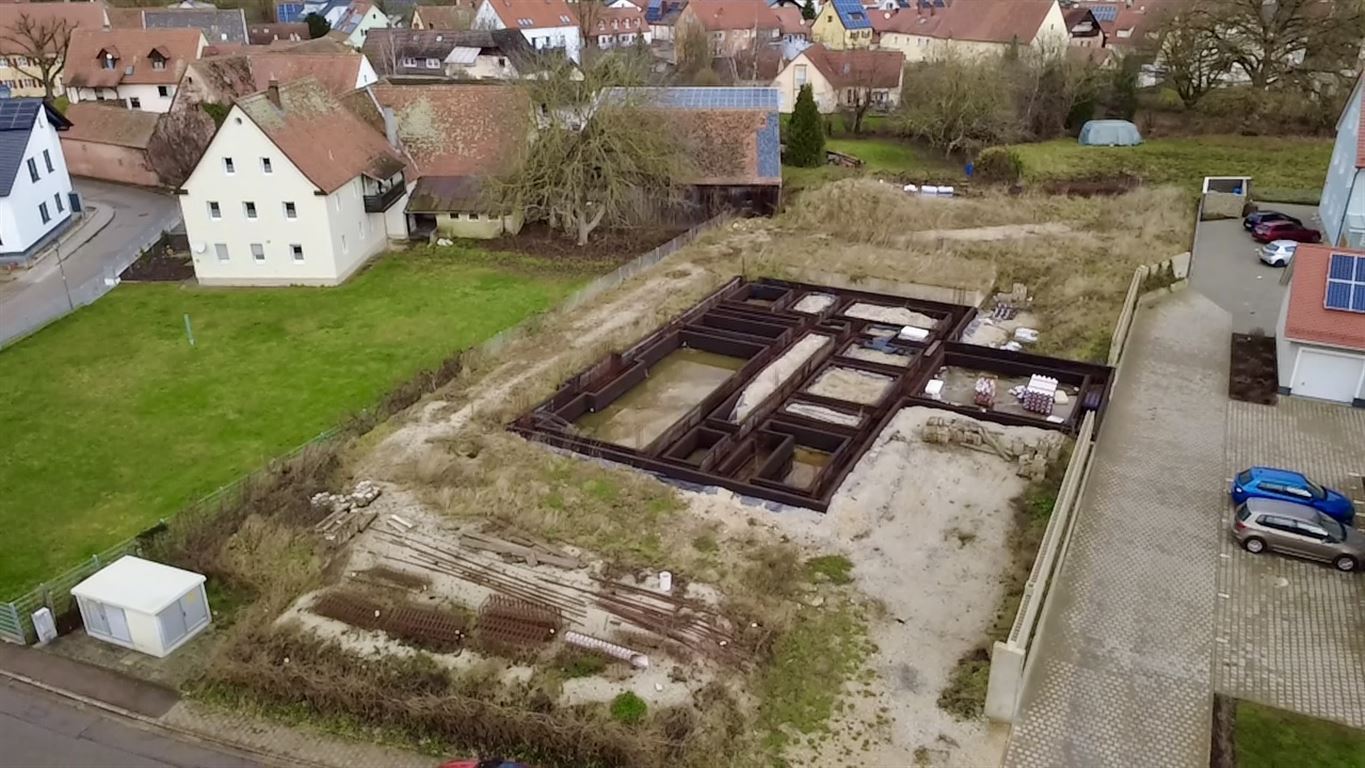 Grundstück Vorderansicht / Straßenseite 