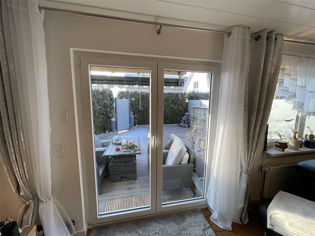 Wohnzimmer/Zugang Terrasse 