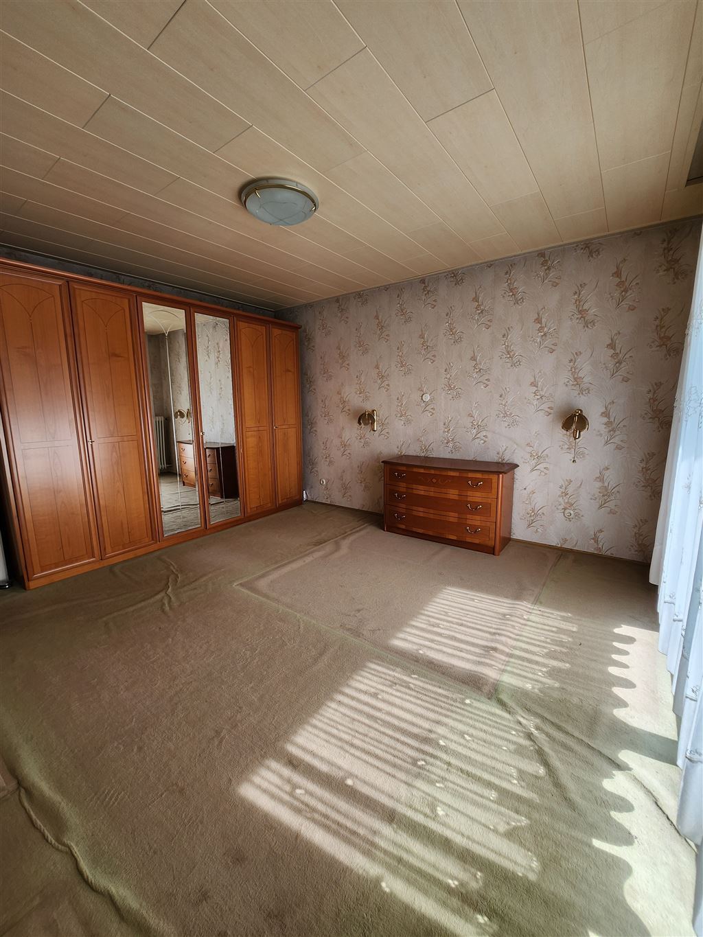 3 Schlafzimmer mit Balkon oben