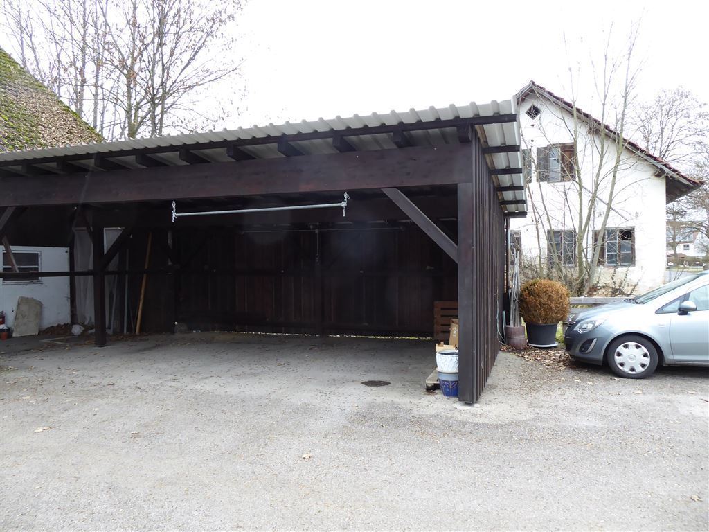 Carport/Stellplätze