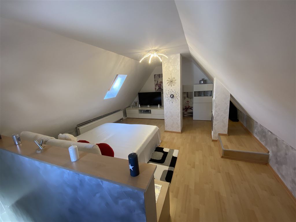 Schlafzimmer DG