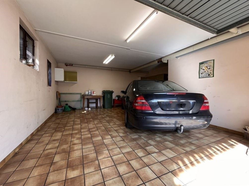 Garage mit Platz für 2 Autos