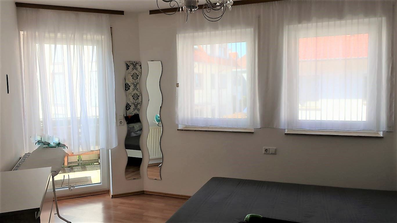 Schlafzimmer OG mit Ausgang Balkon