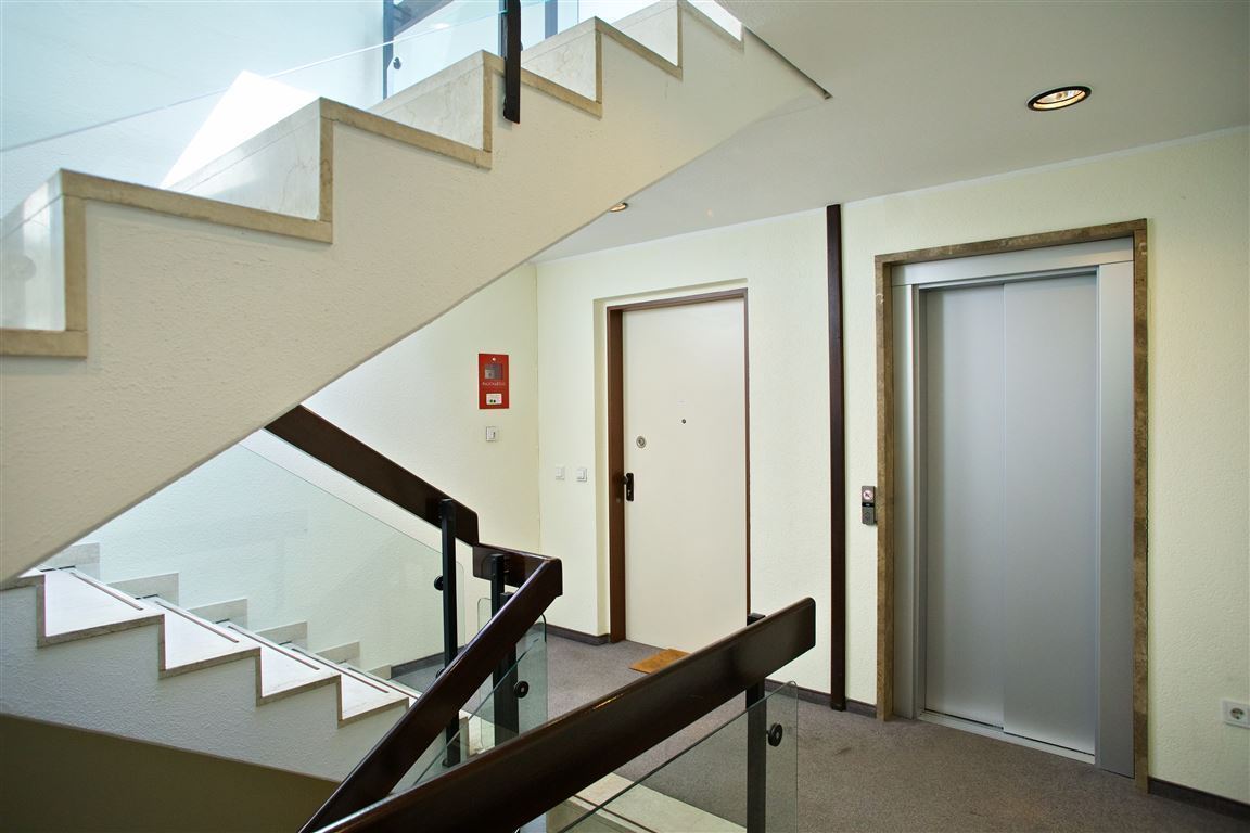 Treppengang/Aufzug